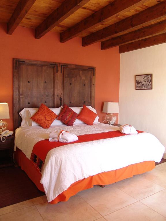 Casa Del Tio Hotel Boutique سان ميغيل دي الليندي الغرفة الصورة A bedroom at Hotel San Cristóbal