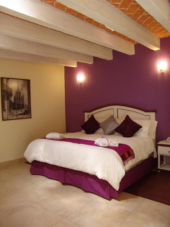 Casa Del Tio Hotel Boutique سان ميغيل دي الليندي الغرفة الصورة A bedroom at the hotel
