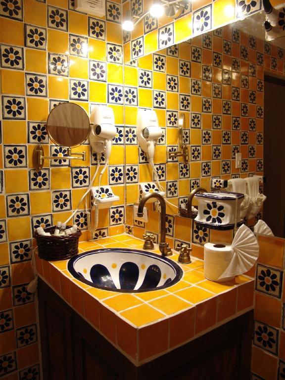 Casa Del Tio Hotel Boutique سان ميغيل دي الليندي الغرفة الصورة Bathroom in Morocco
