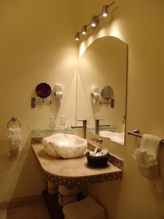 Casa Del Tio Hotel Boutique سان ميغيل دي الليندي الغرفة الصورة Bathroom