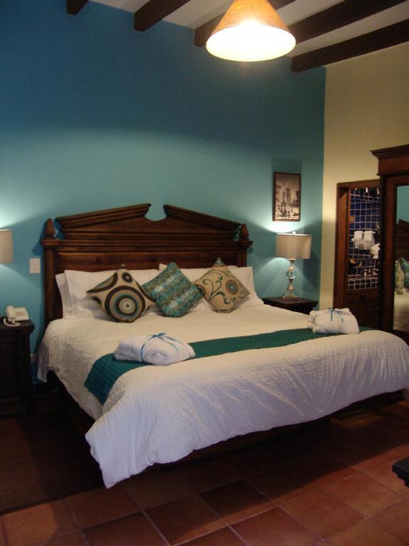 Casa Del Tio Hotel Boutique سان ميغيل دي الليندي الغرفة الصورة A bedroom at Hotel San Angel Inn